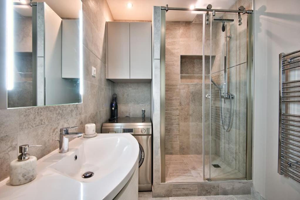 Very Nice 2P With All Comfort, City Center Ac/Wifi 외부 사진
